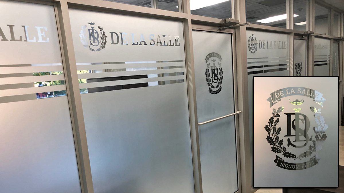 Beautiful application of <a href="/Neschen/">neschen</a>'s frosted glass vinyl by EZGraphicSolutions at <a href="/DLSOaklands/">De La Salle College</a> 
<a href="/TreckHall/">Treck Hall</a> is Neschen's Canadian dealer!🍁
#WednesdayWindowGraphics
FYI: Former TreckHall president &amp; industry luminary (known to most of us here as "dad") went to De La Salle College!
