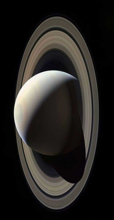 konstructivizm's tweet photo. A spectacular wide shot of Saturn taken by the Cassini spacecraft. https://t.co/nJ5GQD0EmB
