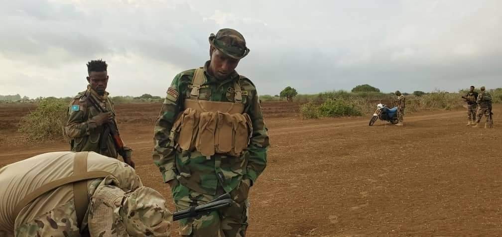 RadioSna's tweet photo. Ciidanka Kumaandooska #Danab, ayaa howlgal qorsheysan ku bur buriyey xaruntii ugu weyneyd ee Argagixisada #AlShabaab ay ku la haayeen deegaanka #Baqdaad ee gobolka shabeellaha #dhexe.
https://t.co/u1suYJaGzc https://t.co/XDf0gc5pmN