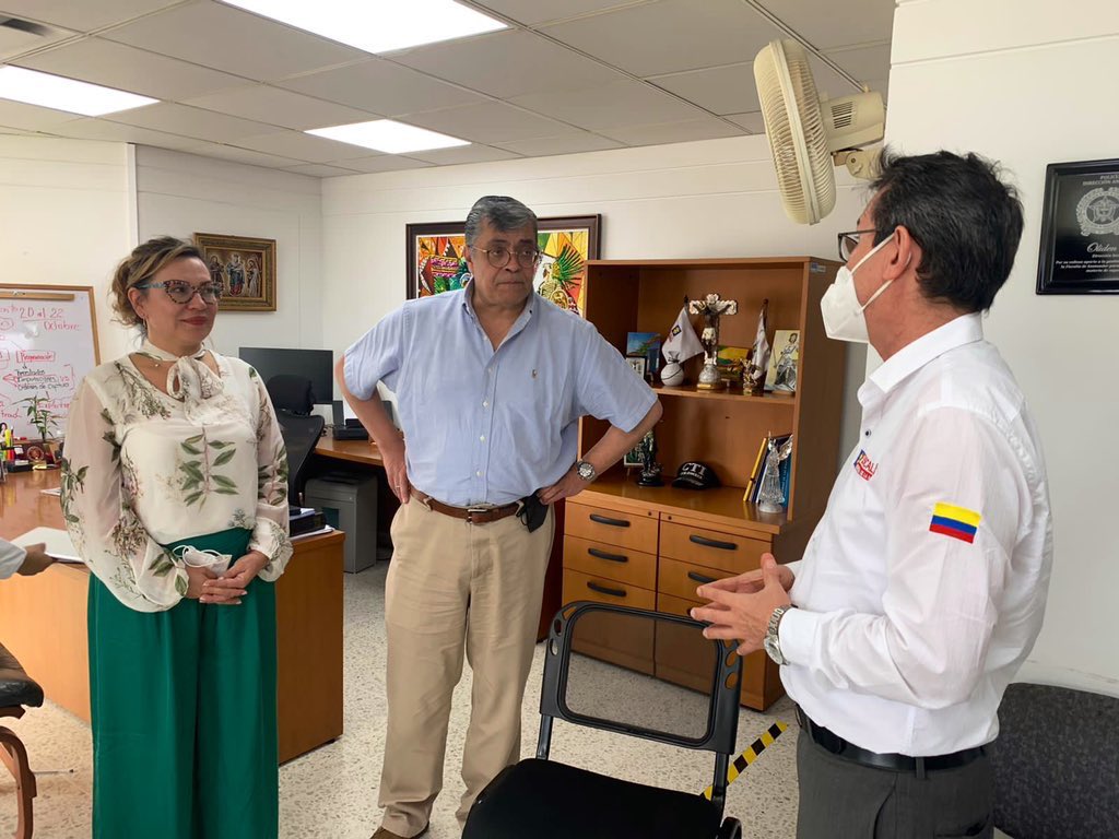 CNDJ_Col's tweet photo. #Ahora En el marco de la colaboración e interlocución institucional, el presidente de la #CNDJ, Julio Andrés Sampedro, la magistrada @MagdaWills y los magistrados seccionales de #Santander visitan la @FiscaliaCol de ese departamento #CNDJEnRegiones https://t.co/Xzqyw6aebK