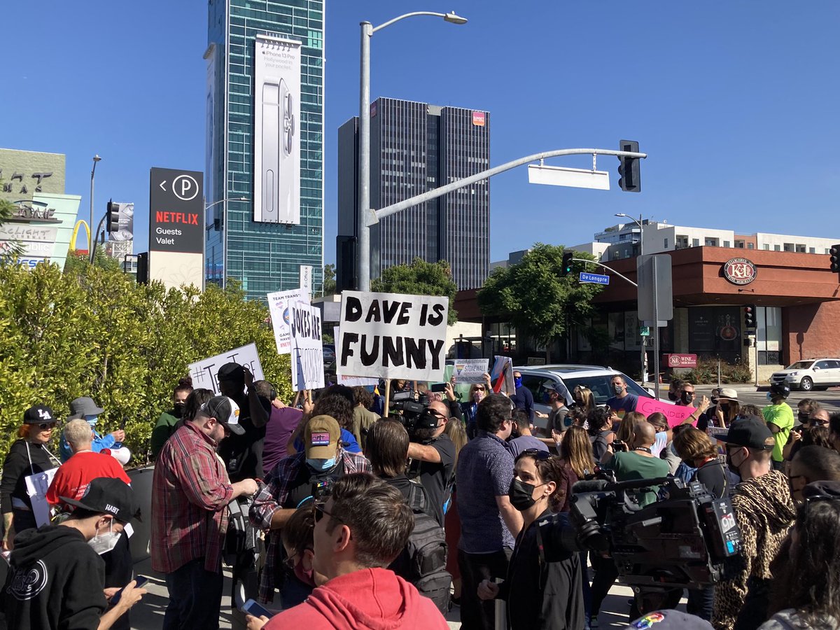 JBFlint's tweet photo. Outside Netflix https://t.co/VVhybyUbgY