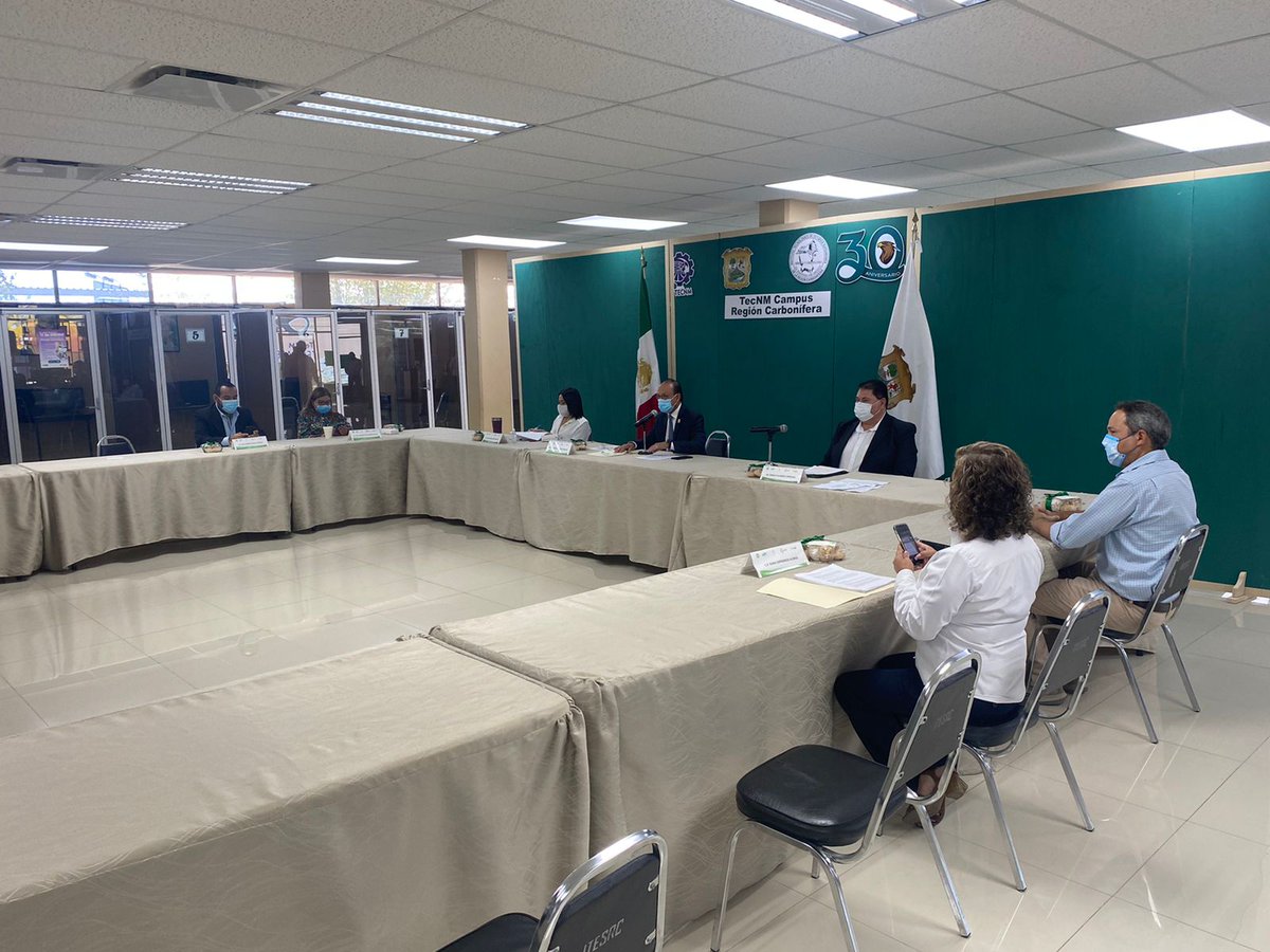 En representación del Dr. Higinio González Calderón, Secretario de Educación, el M.C. Francisco M. Osorio Morales dio inicio a la Cuarta Sesión Ordinaria con el H. Consejo Directivo 2021 de la UTRC, donde felicitó a su Rector, Dr. Sergio Villarreal Cárdenas #UTRC