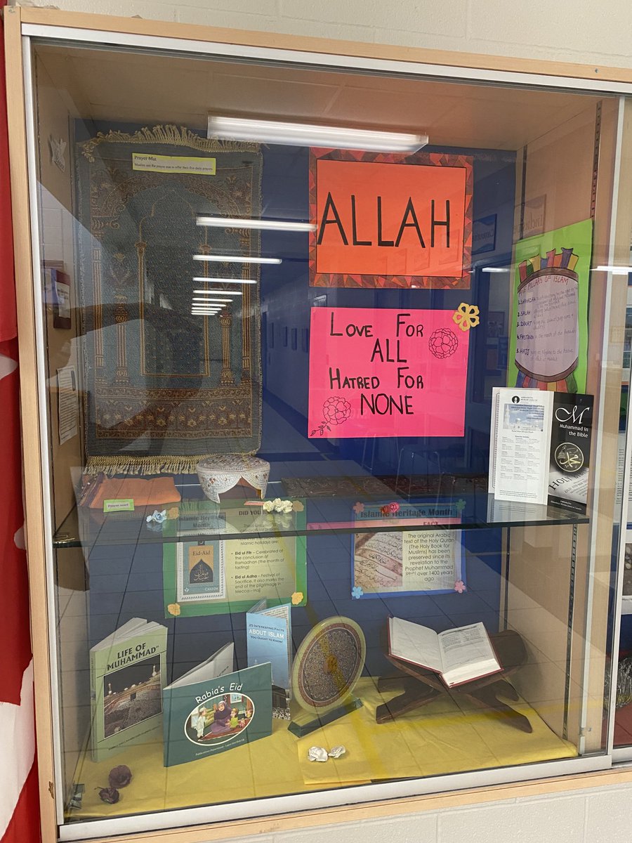 BurntElmLLC's tweet photo. Thank you to the parents in our community that created a beautiful display for Islamic Heritage Month. We are so appreciative! ⁦@PeelSchools⁩ ⁦⁩ ⁦@PDSB_Libraries⁩ ⁦@burntelmps⁩ https://t.co/Y53CScJhyq