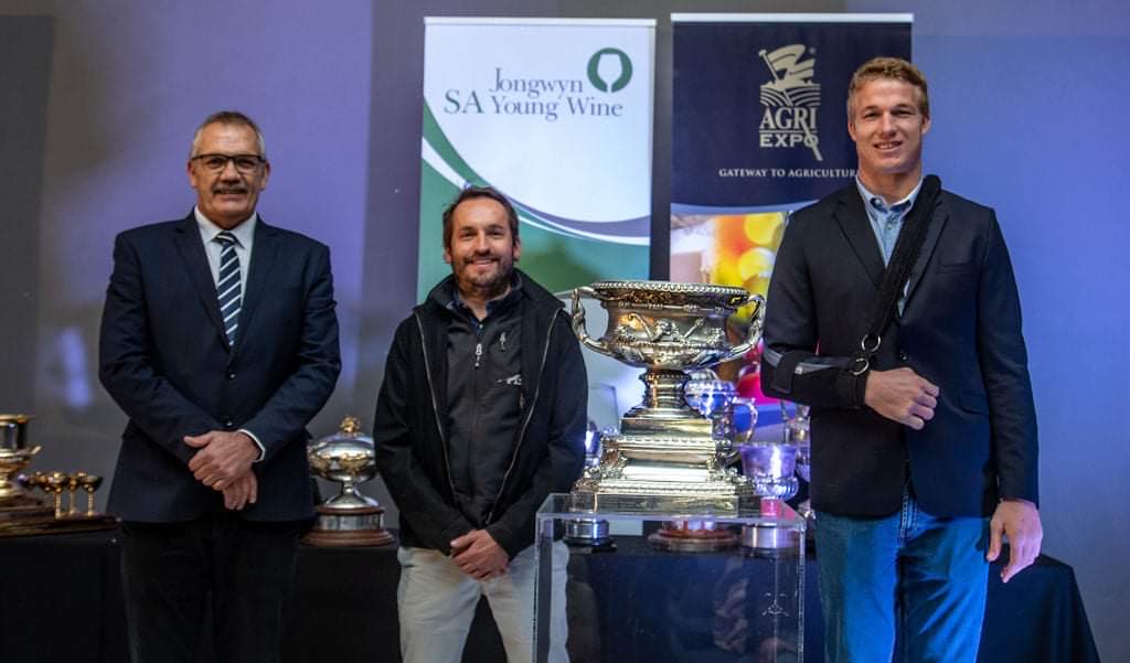 2021 #SAYoungWineAwards #SAChampion #CapeStyle 
<a href="/DeKransWines/">De Krans Wines</a>, Any Other Cape Style – Touriga Nacional

🏆 Results release: youngwineshow.co.za/a-white-wine-b… 
🎥 Awards video: youtube.com/watch?v=PYaagt…

#SAYoungWineShow #YoungWine #WineAwards #SAWineHarvest2021 #wine #WineWednesday