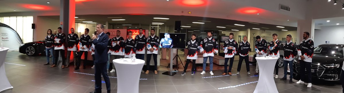 #Groupama partenaire du <a href="/HockeySphc/">Stade Poitevin Hockey Club 86</a> pour la 6ème année consécutive 
Merci à Johan Barbot #Audi #Poitiers pour l'accueil 
Bonne saison à vous les #dragons
#sport <a href="/OMS_Poitiers/">OMSPoitiers</a> <a href="/GatardPhilippe/">Philippe GATARD</a>
<a href="/NEDELECRonan1/">NEDELEC Ronan</a>  #partenaire <a href="/LaVieGroupama/">La Vie Mutualiste Groupama</a>