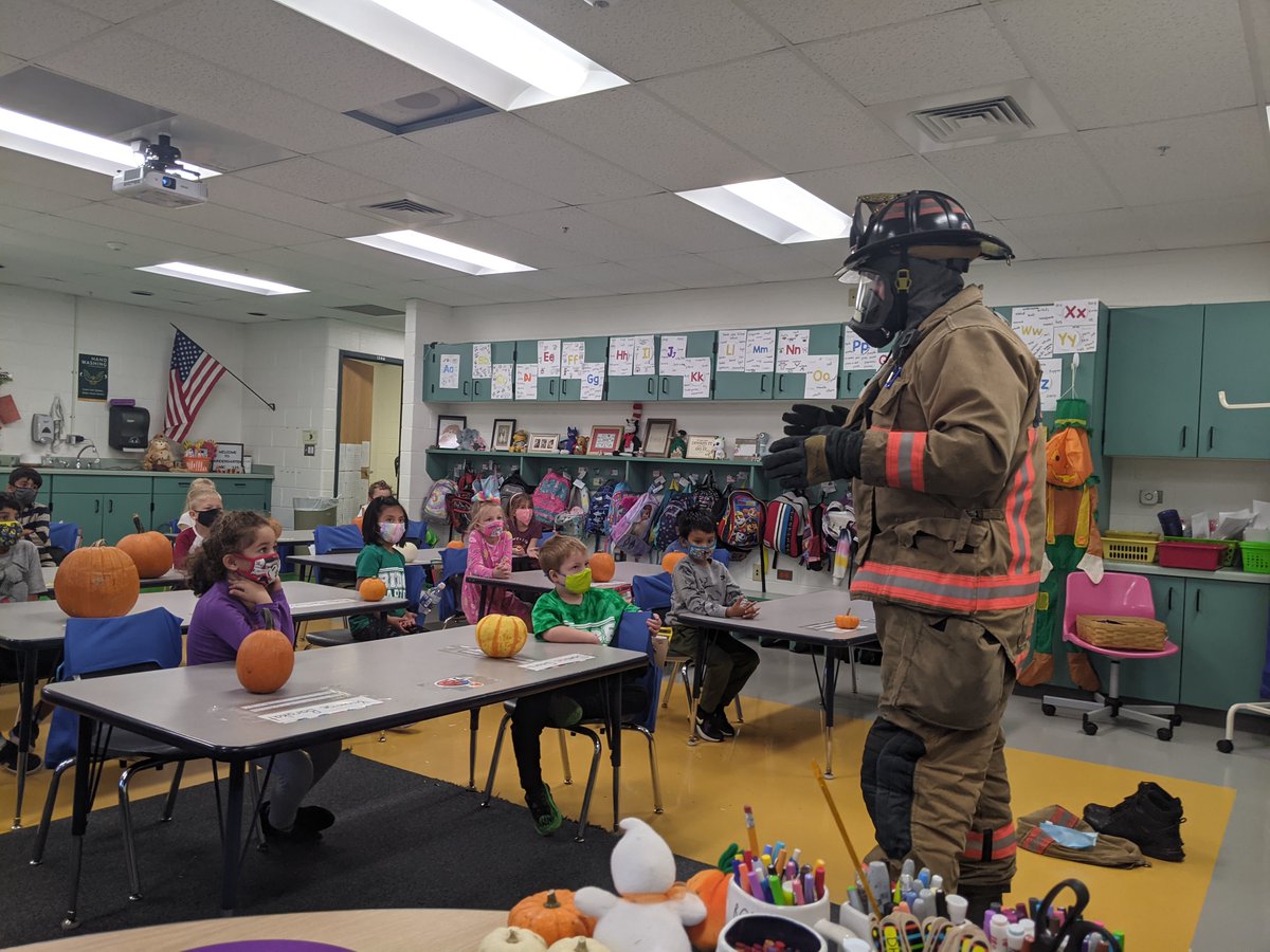 mrscroneskiddos's tweet photo. We loved learning about fire safety from one of our classmate's dad! Thank you for the cool hats too! @D59Ridge #D59Learns https://t.co/RqOJdFL74g
