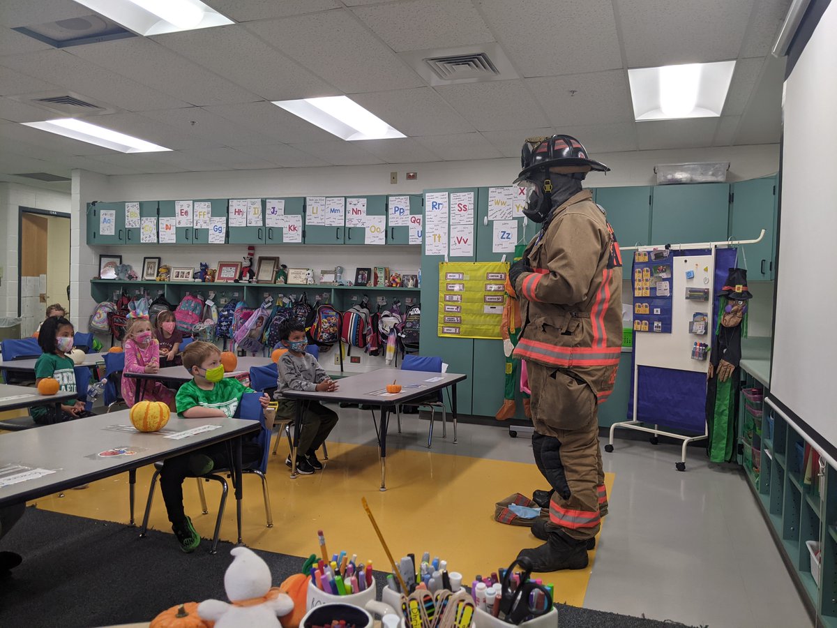 mrscroneskiddos's tweet photo. We loved learning about fire safety from one of our classmate's dad! Thank you for the cool hats too! @D59Ridge #D59Learns https://t.co/RqOJdFL74g
