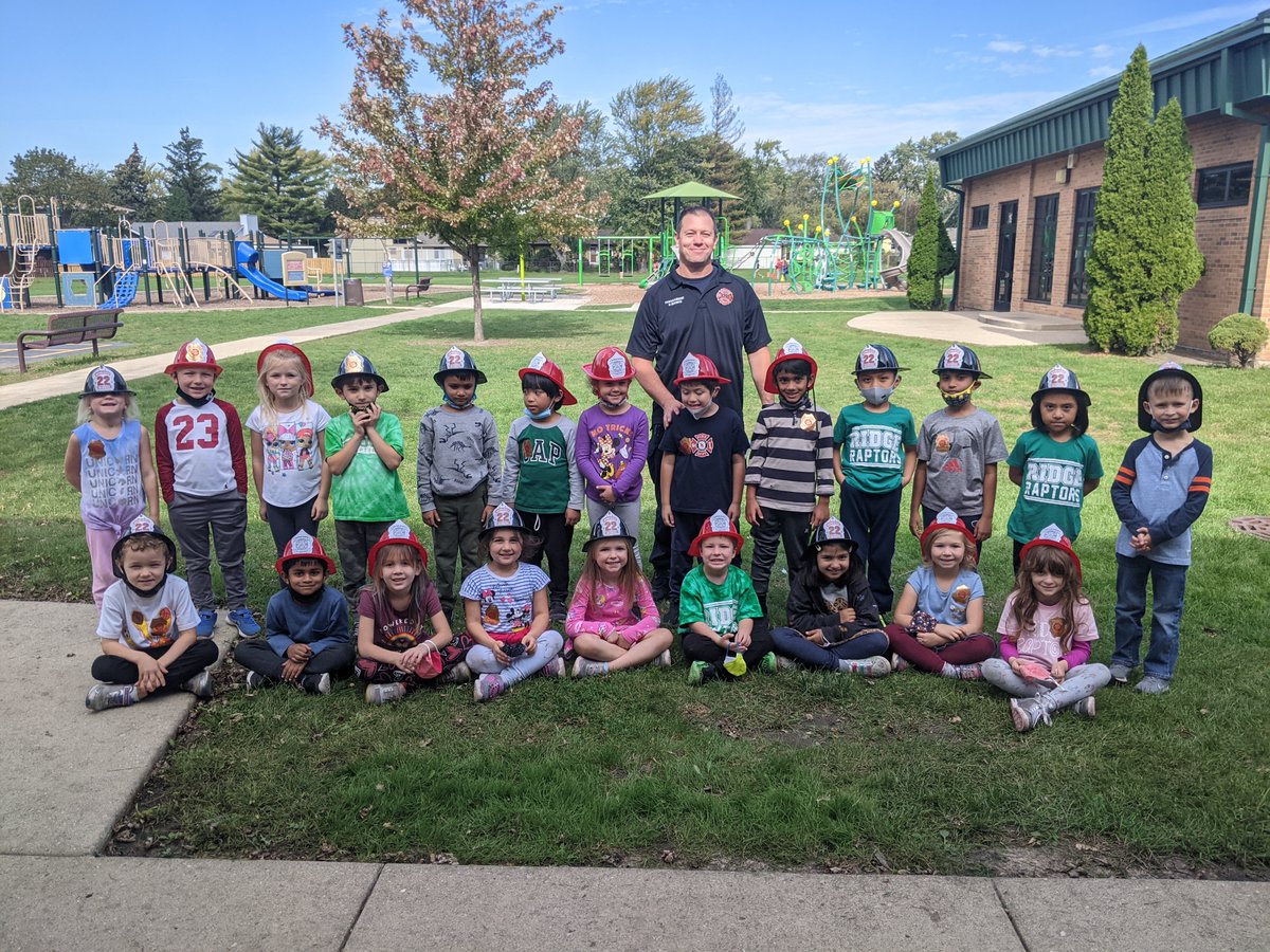 mrscroneskiddos's tweet photo. We loved learning about fire safety from one of our classmate's dad! Thank you for the cool hats too! @D59Ridge #D59Learns https://t.co/RqOJdFL74g