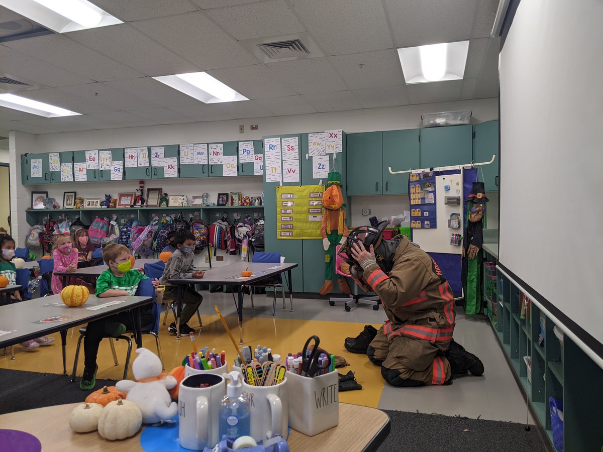 mrscroneskiddos's tweet photo. We loved learning about fire safety from one of our classmate's dad! Thank you for the cool hats too! @D59Ridge #D59Learns https://t.co/RqOJdFL74g