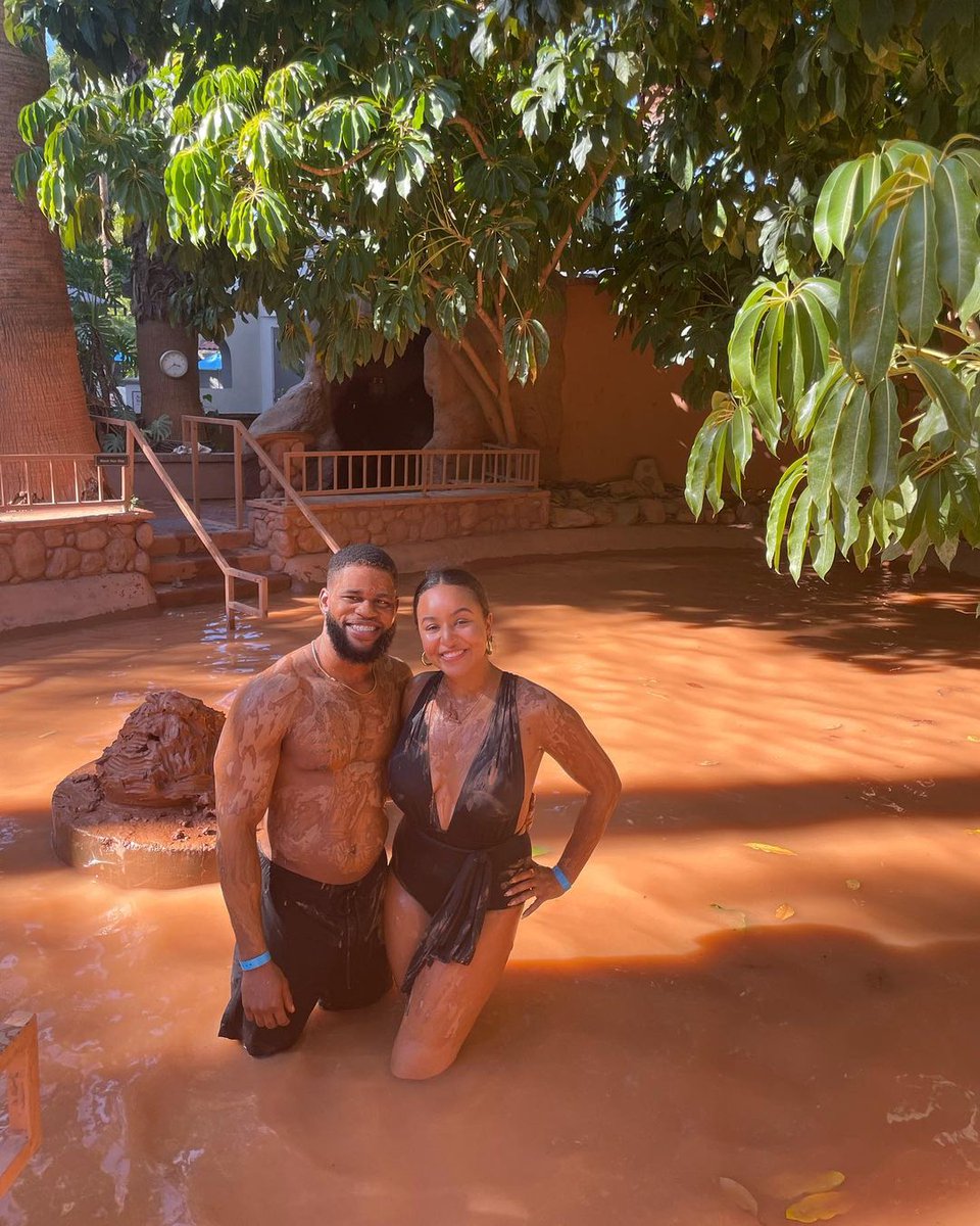GlenIvySpas's tweet photo. Experience the softest natural glowing skin you've ever had with #ClubMud. 

📷 : @johnandersoniv https://t.co/BMics0O45l