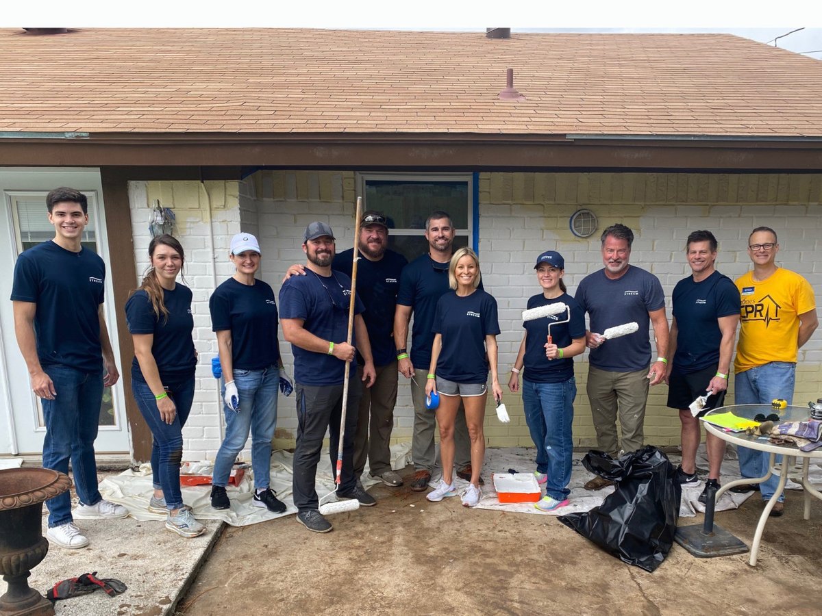 StreamRealty's tweet photo. Our Stream Dallas team joined 6Stones for a day of service and worked 68 volunteer hours to paint and landscape for a family in need. We couldn't be more proud of our teams and their commitment to the community! #StreamStrong #StreamCulture #StreamDFW #DFW https://t.co/zgZWmki2E0