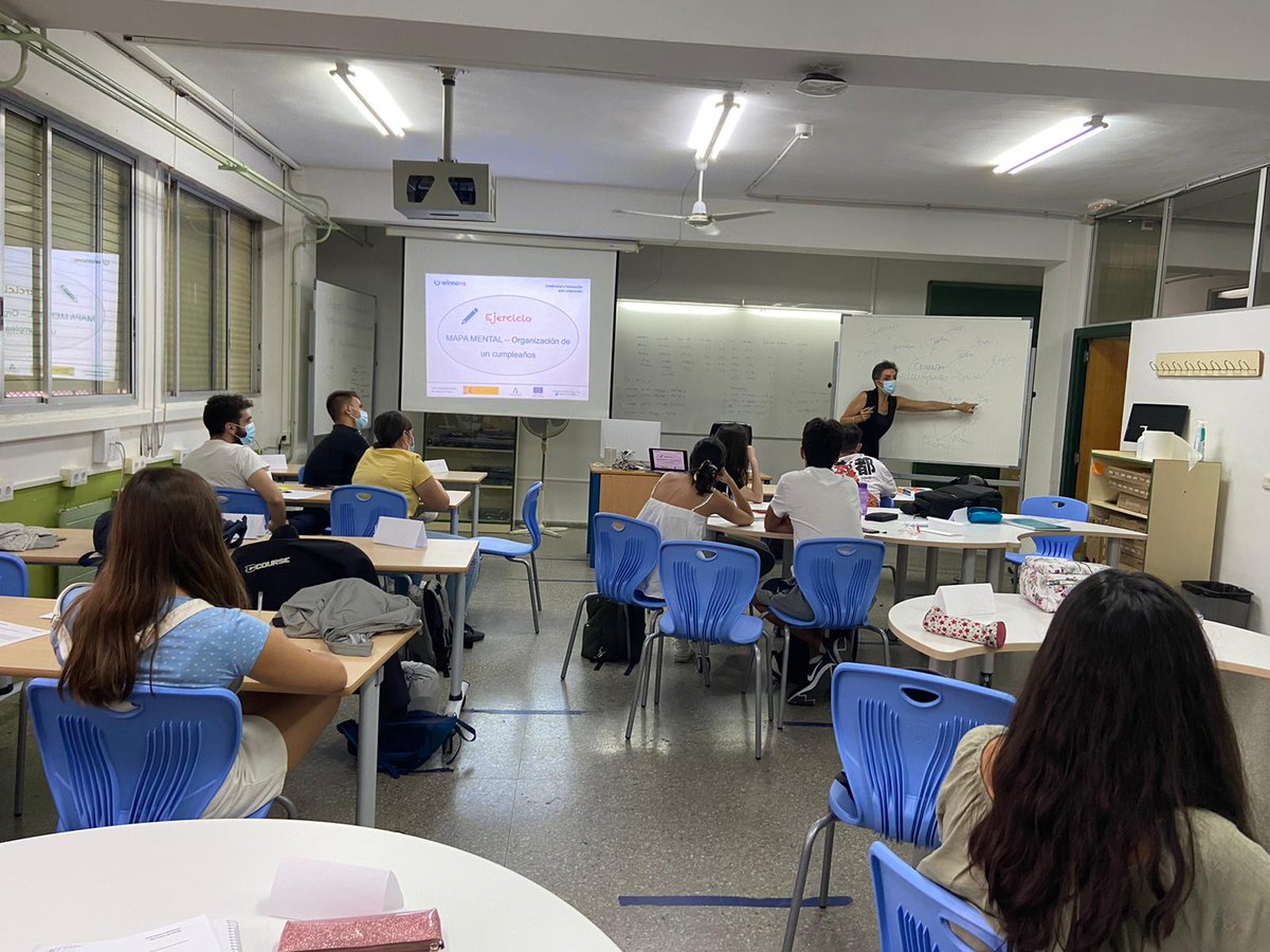 iespdv's tweet photo. El #AulaDeEmprendimiento del IES Punta del Verde ya está en pleno funcionamiento, con actividades formativas dirigidas a nuestro de Formación Profesional. Con la participación de @MCarmenBaena 
#SomosPunteros #IESPDV https://t.co/ROBB4oLM6B