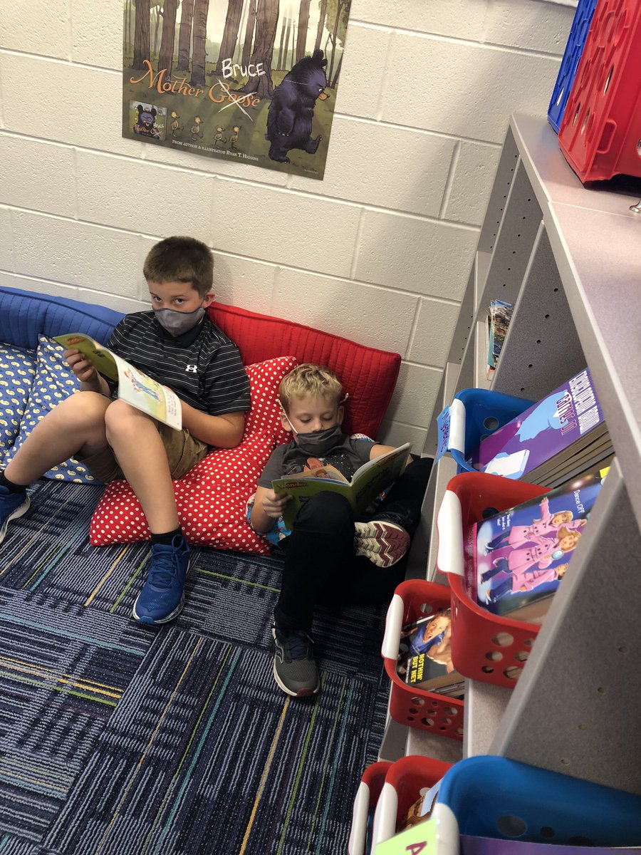 blockerbie_gl's tweet photo. Fluency partners helping each other!❤️📚@jenscalpone @rwoodrow8 @glbluedevils #GLCSRyan #GLRead20 https://t.co/8GCCXIRCin