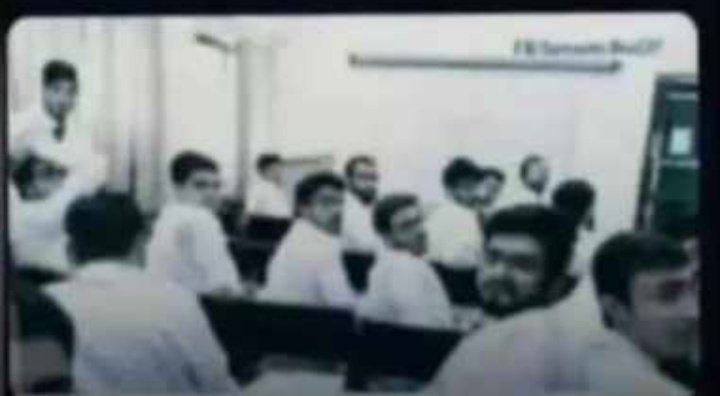 gadgethub_ug's tweet photo. Biology teacher:Male Sperms contain Sugars 
Diana:But Why Aren't they sweet ?
Entire class:😱👇👇.    😂 https://t.co/Nvpams9TYv