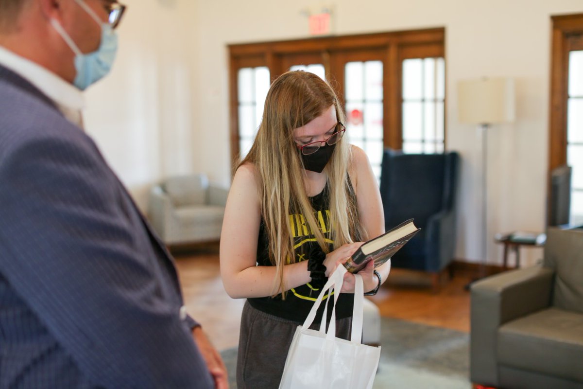 HuronLibrary's tweet photo. Congratulations to our first #Huron1Read prize winners Rachel Fuller, Miranda Vaughan, and Desiree Dias. Check the replies to see what they won! If you want to win some great prizes, come to the next Novel Ideas book club and keep an eye on this page! https://t.co/1g59AkYJS7