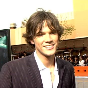 safeforjared's tweet photo. jared at the house of wax premiere https://t.co/MHuniCkyd0