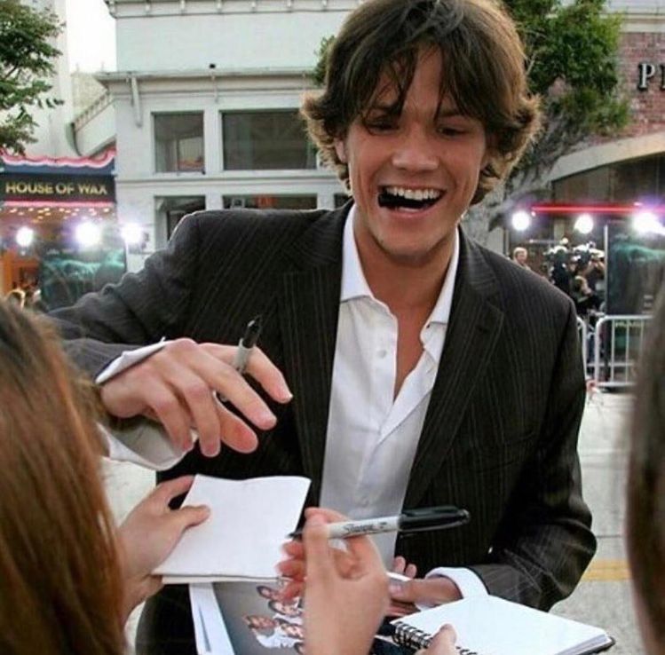 safeforjared's tweet photo. jared at the house of wax premiere https://t.co/MHuniCkyd0