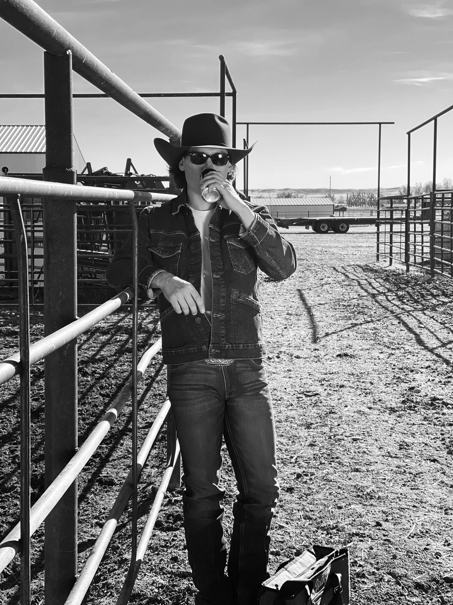 StetsonLawrence's tweet image. #properlychill #805beer #wrangler #americanhat