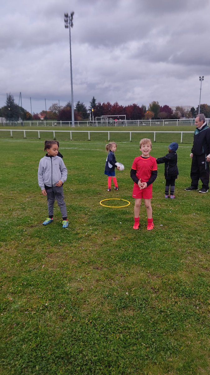 ESSRugby's tweet photo. Par tous les temps, c'est ça le rugby !  ☁�� https://t.co/jmqOqDAUPE