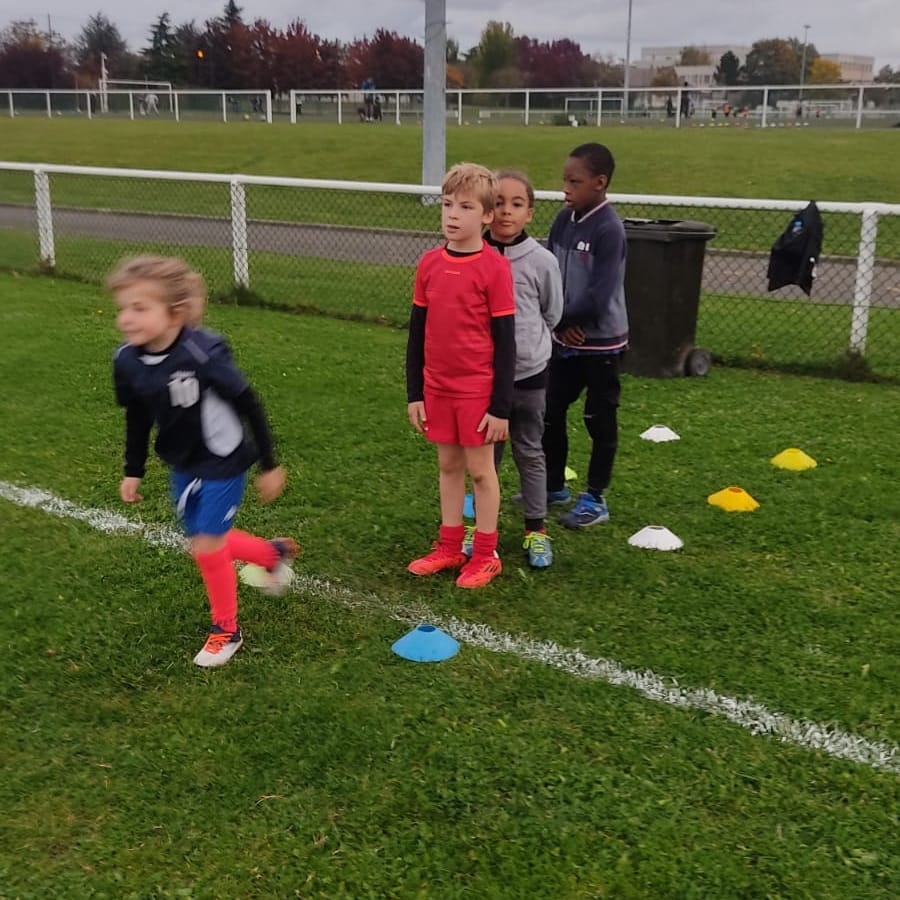 ESSRugby's tweet photo. Par tous les temps, c'est ça le rugby !  ☁�� https://t.co/jmqOqDAUPE