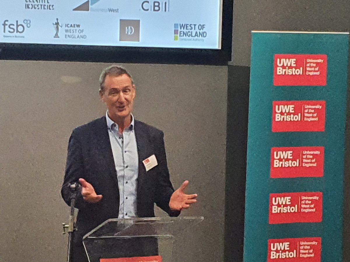 IoD_ChairSW's tweet photo. Another super #BristolLectures at UWE with Mike Haigh, Exec Chair @MottMacDonald on recovering from the pandemic and helping us see accelerated megatrends.  "the pace of change will never be this slow again"  Agility &amp; flexibility are what every business needs. Simple, powerful. https://t.co/LSxStAE9xc