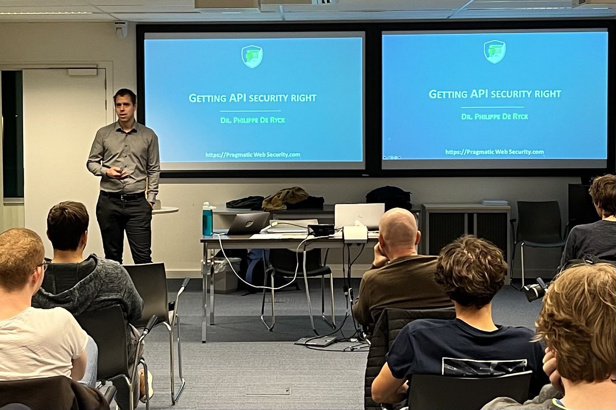 Getting API security right with @PhilippeDeRyck