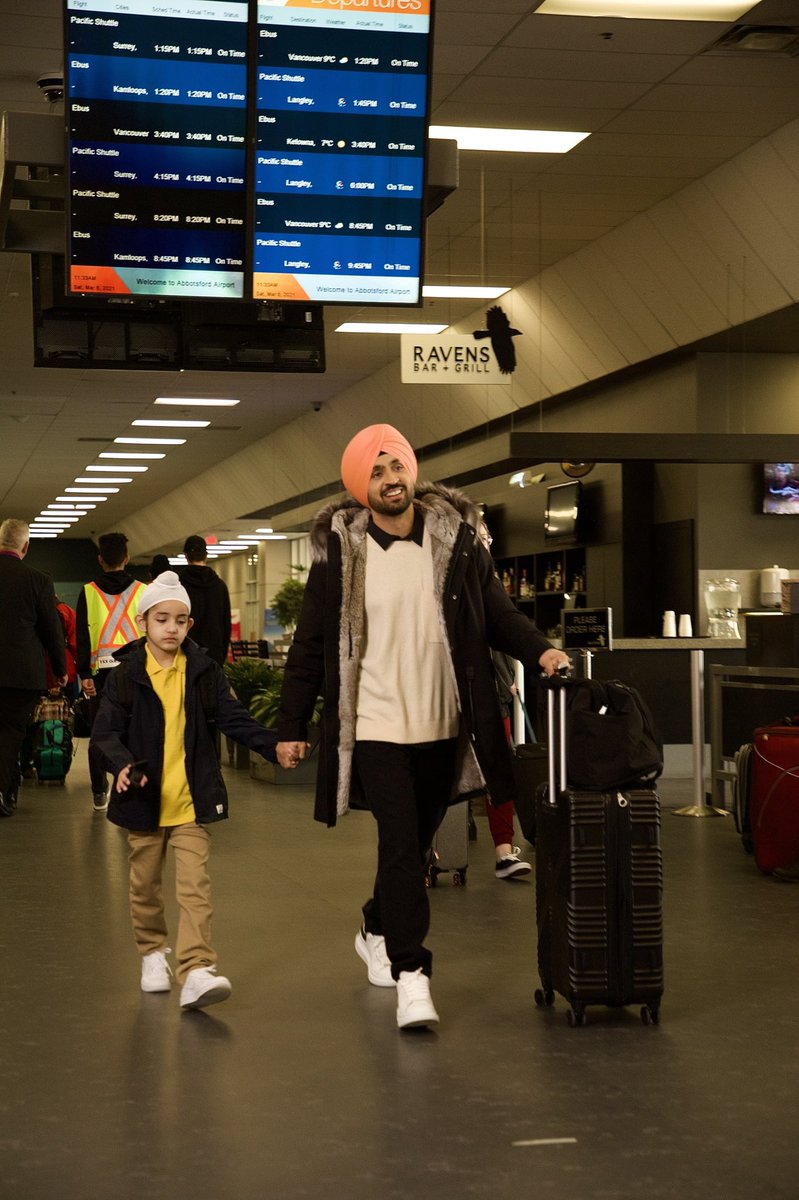 diljitdosanjh's tweet photo. Oye Navi Mummy Dekhan Da Mauka Kisey Kisey Jawak Nu Milda HONSLE…👶🏽 

ENJOY MOVIE WITH YOUR FAMILY FOLKS 👩🏻‍🍼👨🏻‍🍼 https://t.co/JoZwcG9wR0