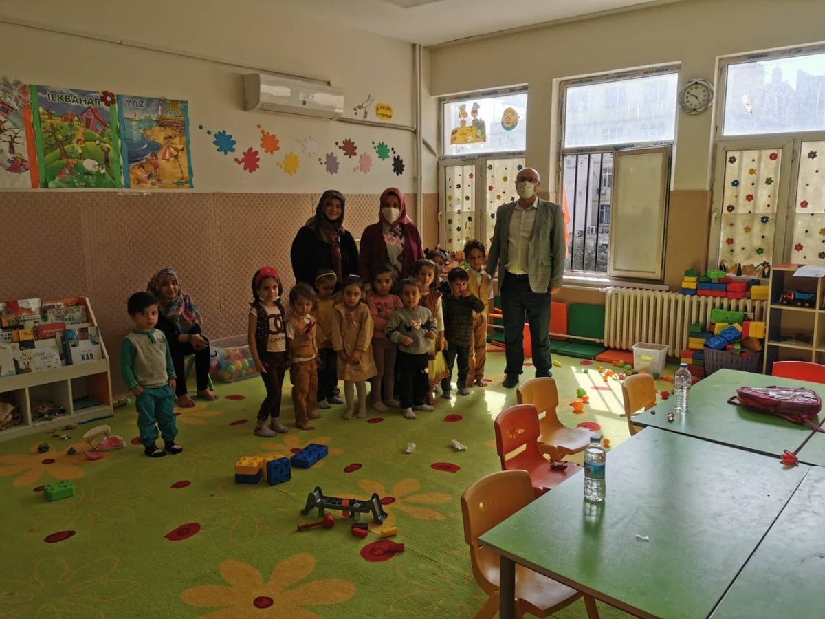 Hayat Boyu Öğrenmeden sorumlu İl Milli Eğitim Şube Müdürü Nilgün MÜJDECİ Eyyübiye Halk Eğitimi Merkezi bünyesinde devam eden kursları ziyaret ederek çalışmalar hakkında bilgi aldı.

<a href="/tcmeb/">Millî Eğitim Bakanlığı</a>
@NilgnMJDEC 
<a href="/HalkEyyubiye/">Eyyübiye Halk Eğitimi Merkezi</a>