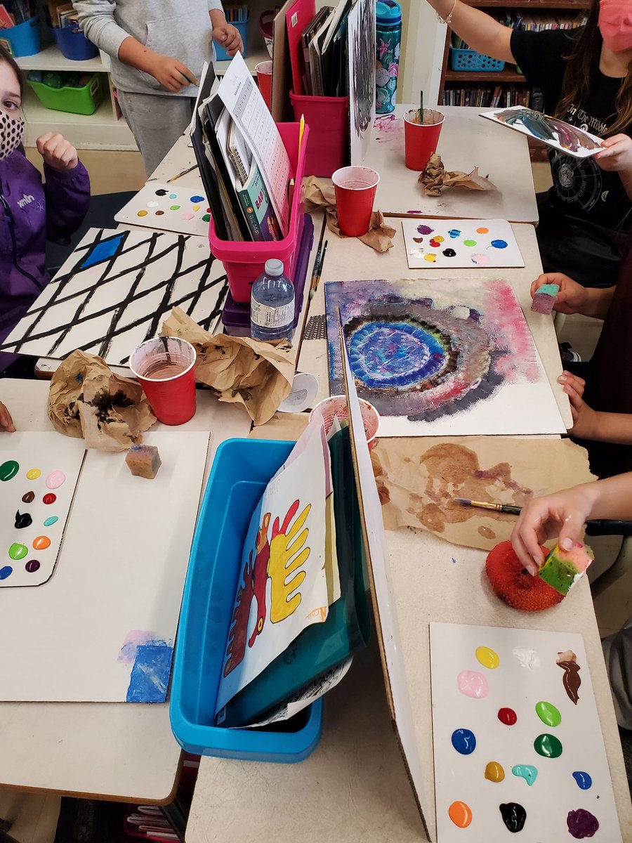 MrToddBoak's tweet photo. It's a classroom full of artists! The grade 5/6s had a blast this afternoon creating abstract art with Mr. Church! https://t.co/RySkHBj2dw