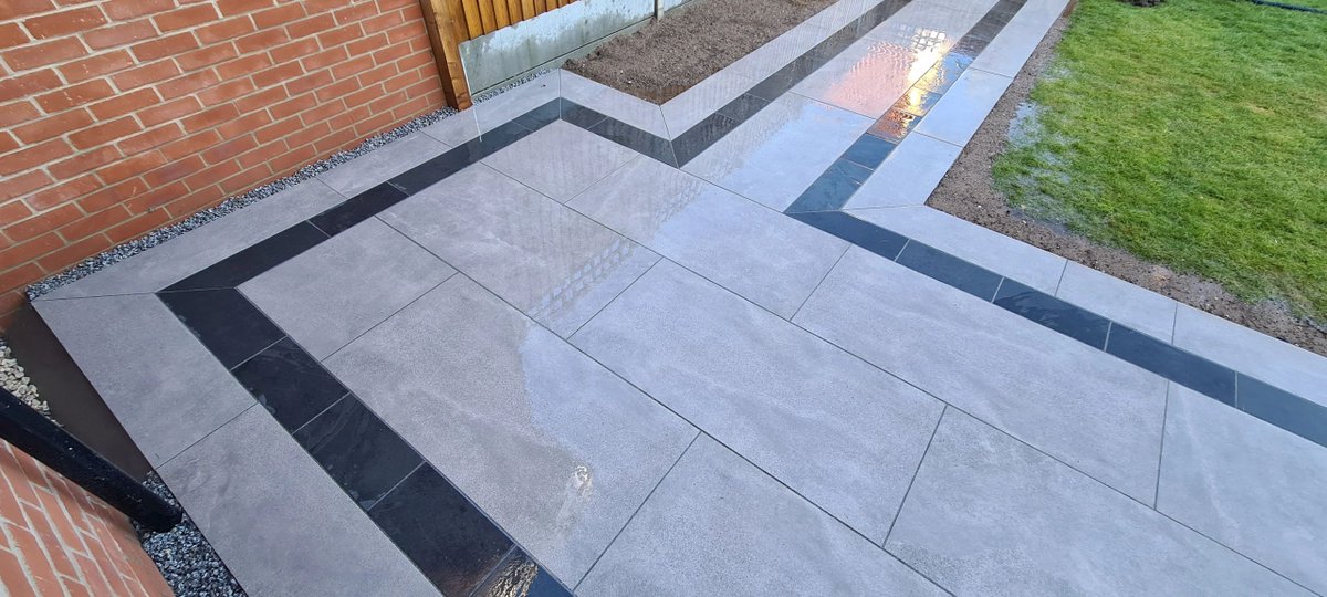 ProjectLandsca3's tweet image. We completed this one in the downpours today, using @MarshallsReg Ardara 1.2m grey Porcelain with Casarta slate detail.

#Home #Burystedmunds #Patio #Porcelain