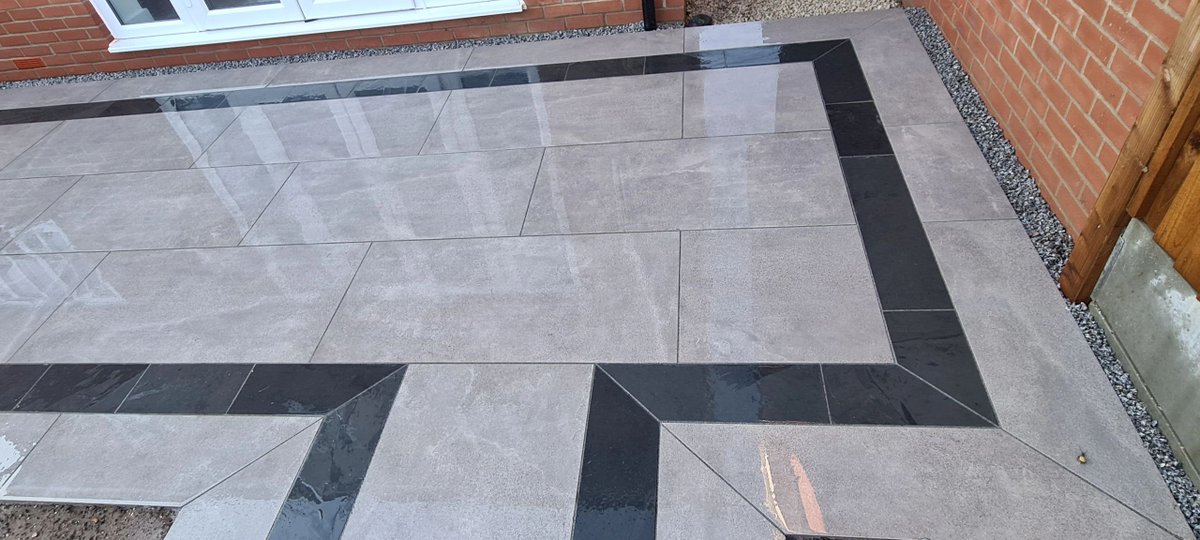 ProjectLandsca3's tweet image. We completed this one in the downpours today, using @MarshallsReg Ardara 1.2m grey Porcelain with Casarta slate detail.

#Home #Burystedmunds #Patio #Porcelain