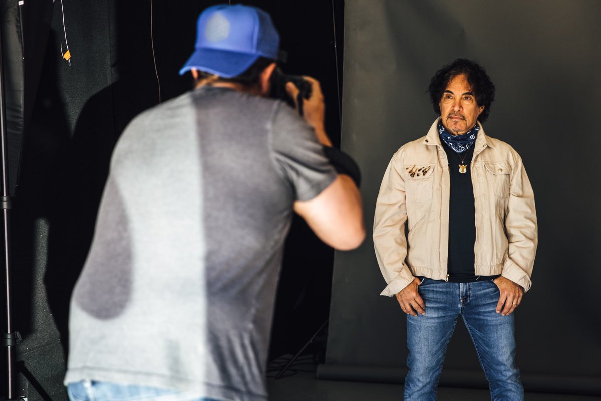 JohnOates's tweet photo. Photo shoot and some rehearsal time with @guthrietrapp 🎸

📷: Monica Baranko https://t.co/gfrR1Vi9Ag