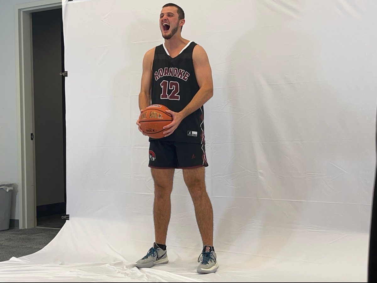 2021 Roanoke Men’s Basketball Media Day 📸 

#TeamTogether
#GoNoke