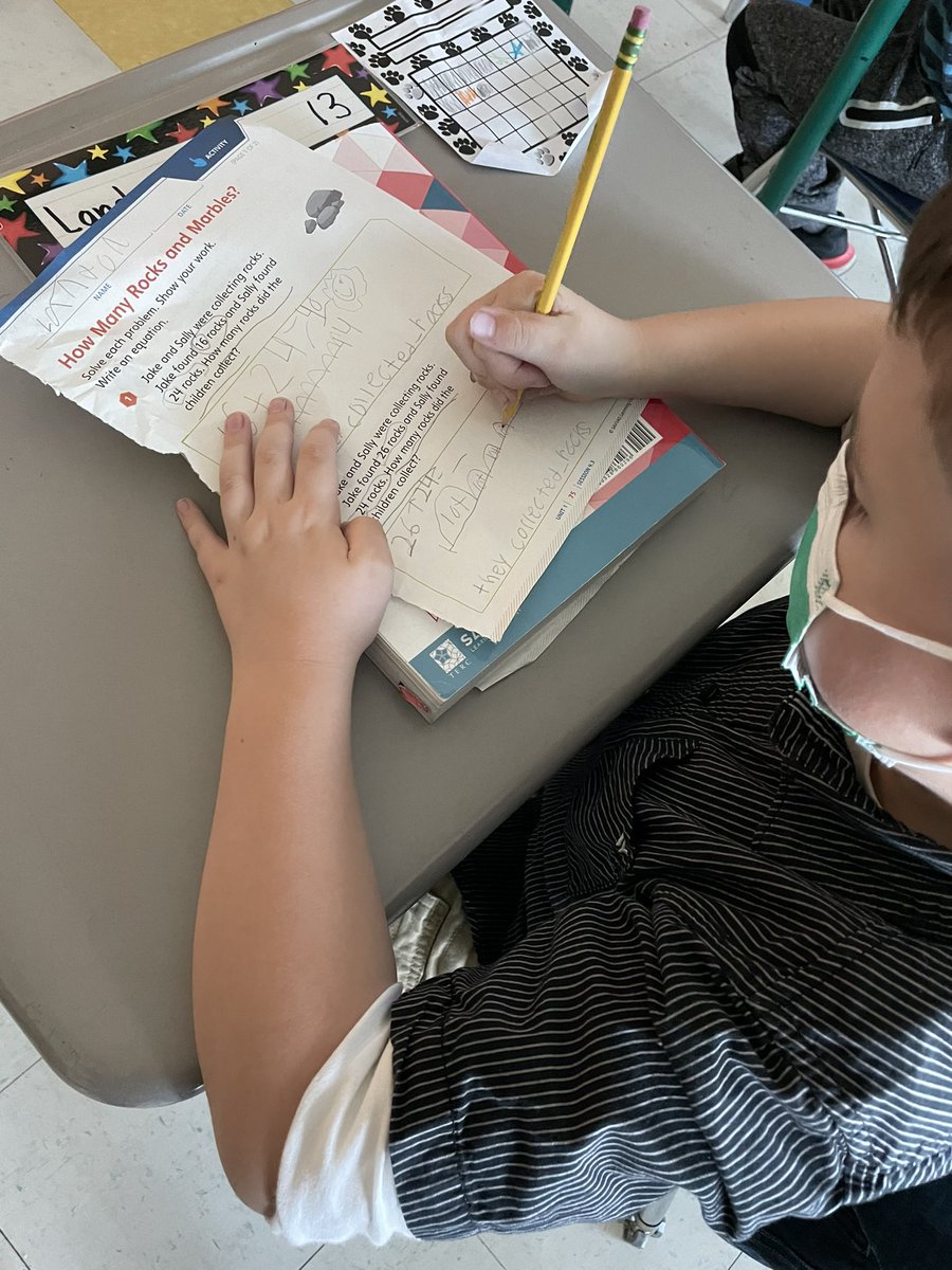 MrsSchellJTPS's tweet photo. 🙌Mathematicians hard at work this afternoon showing off our math muscles💪! Check out our strategies! #Mindsonmath #Mathrocks @Inv3_Math https://t.co/pJVsj93aDd