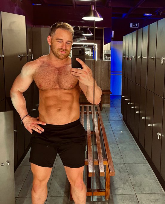 Gym progress going well. 💪🤗 https://t.co/a9gygS2hfK