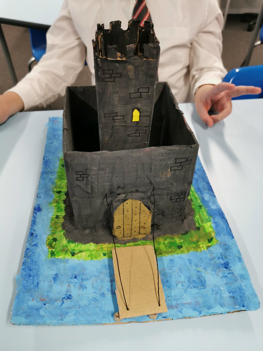 Cantonian_Base's tweet image. A creative humanities lesson with @MissAPhillips11 🏰 we&apos;re definitely happy with the end result 😀👍🏻 #accessbase #successforall #creativity #handsonlearning