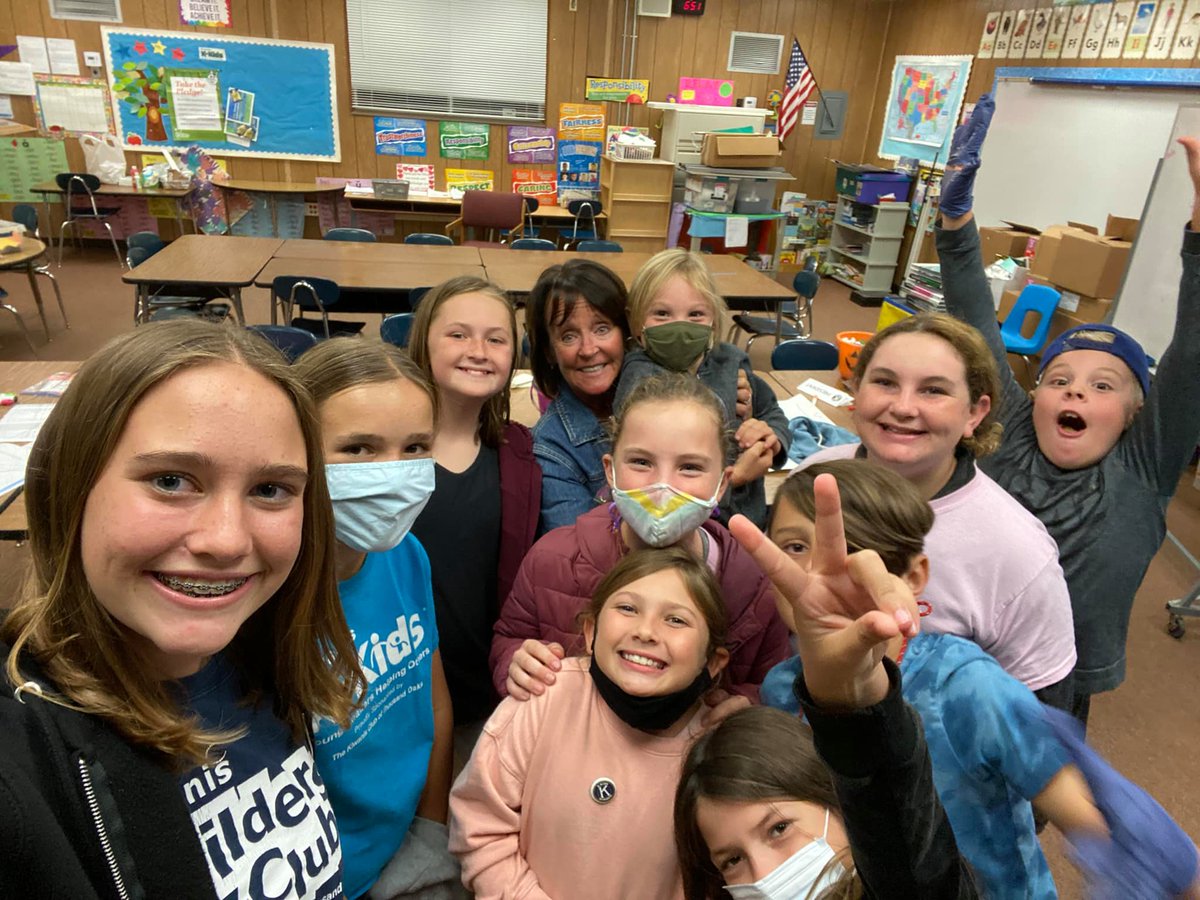 TOKiwanis's tweet photo. We are officially inducted!! Great meeting last night. Kiwanis Club of Thousand Oaks was there to help with our ceremony. We also had past K-Kids speak and share their experiences. We’ve got 70 kids ready for action!! What project can we help you with? #findkind  #KidsNeedKiwanis https://t.co/vVrNsP5mTo