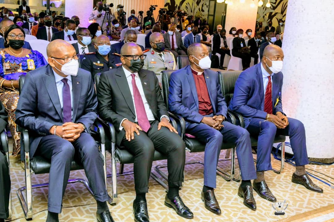papy_ndaye's tweet photo. RDC 20.10.2021/  
Le Président Tshisekedi et la distinguée Première Dame ont participé, ce mercredi 20 octobre à Kinshasa, à la table ronde inclusive sur la création d'un fonds national de réparation pour les victimes des violences sexuelles liées aux conflits en RDC.
@fatshi13 https://t.co/bTX7NlVBVQ