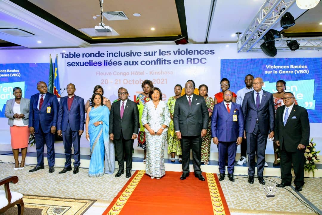 papy_ndaye's tweet photo. RDC 20.10.2021/  
Le Président Tshisekedi et la distinguée Première Dame ont participé, ce mercredi 20 octobre à Kinshasa, à la table ronde inclusive sur la création d'un fonds national de réparation pour les victimes des violences sexuelles liées aux conflits en RDC.
@fatshi13 https://t.co/bTX7NlVBVQ