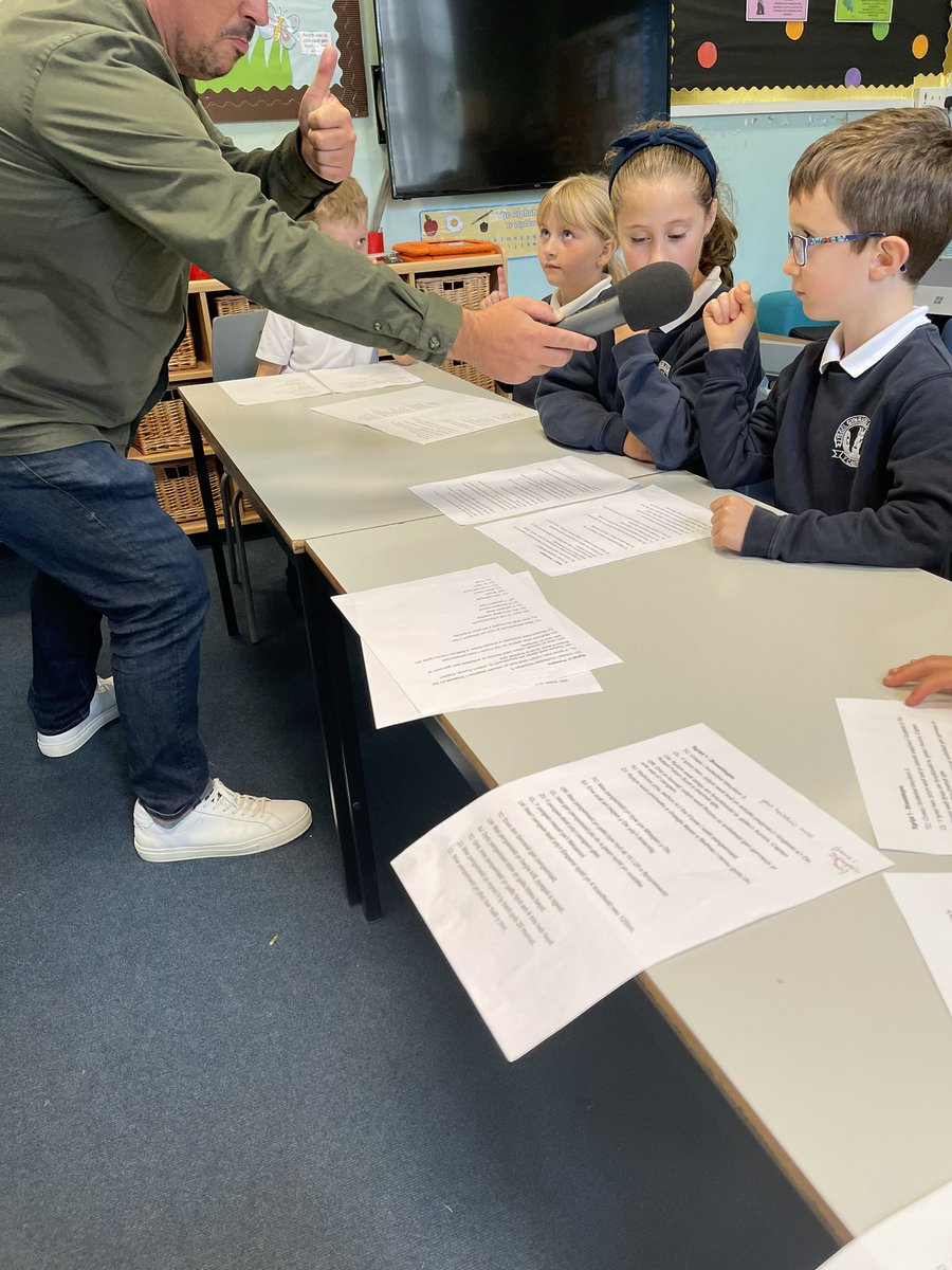 Ysgol_y_Castell's tweet photo. Roedd criw blwyddyn 3 wrth eu boddau’n recordio podlediad gyda @Stiwdiobox prynhawn ‘ma. 🎙🌟
Year 3 thoroughly enjoyed recording their first podcast with @Stiwdiobox this afternoon. 🎙✨
#sicastell #castell3 https://t.co/5Lf3Hre5hS