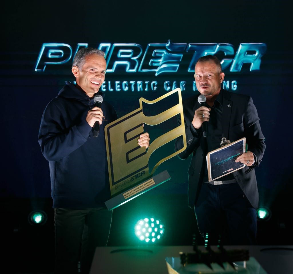 XaviSerra7's tweet photo. @mattiasekstroem &amp; @CUPRA made history after becoming the world's first ever winners of @pure_etcr Big thanks to every single one of you who contributed in this project ..now it’s time to celebrate!
Be proud and enjoy it!!! WE ARE THE 2021 CHAMPIONS. 🏆⚡🏆⚡ https://t.co/NuSJU19301