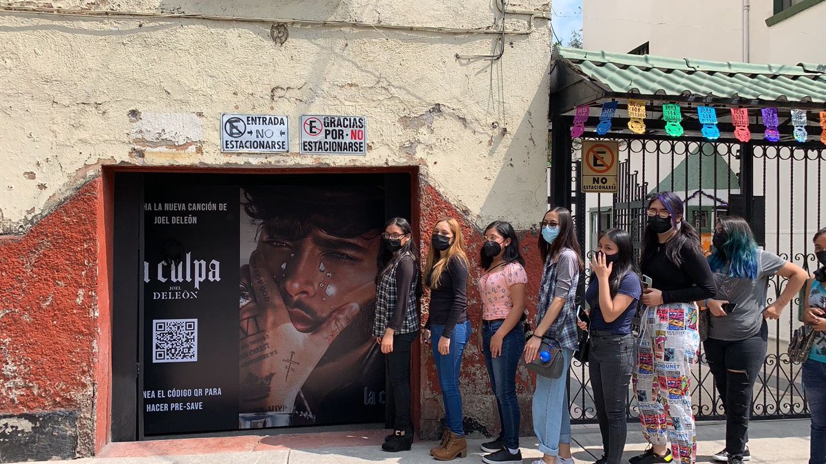 JOELDELE0N's tweet photo. MÉXICO falta poco para el secret listening session, no se lo pueden perder 🇲🇽♥️ Dirección➡️ Calle Manzanillo 46, Roma Sur, 06760 Cuauhtémoc, CDMX, México https://t.co/0ONBukk5Mk
