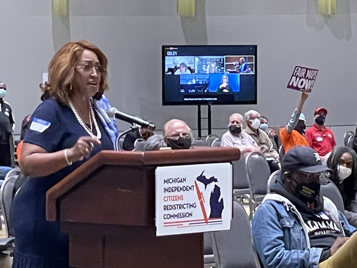 adamholliersr's tweet photo. @DetroitEducator addressing the Comission calling on them to #drawFairMaps which means drawing Majority black districts. https://t.co/2p0W3sDri7