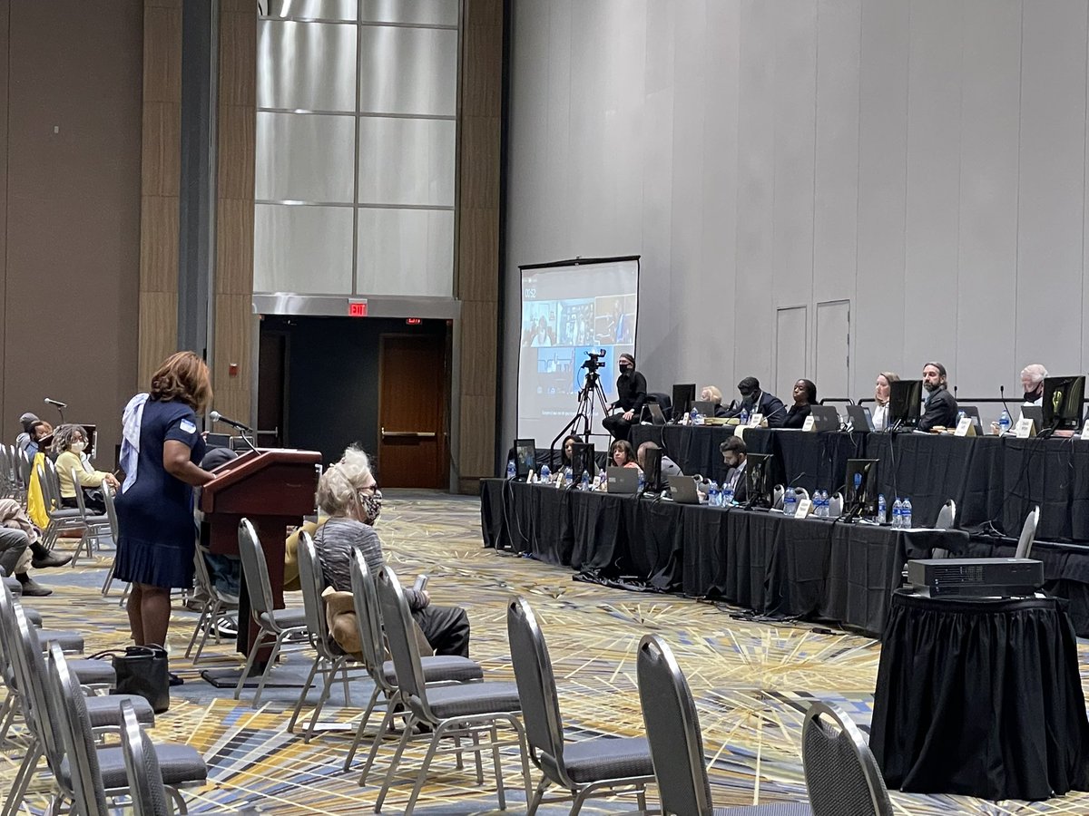 adamholliersr's tweet photo. @DetroitEducator addressing the Comission calling on them to #drawFairMaps which means drawing Majority black districts. https://t.co/2p0W3sDri7