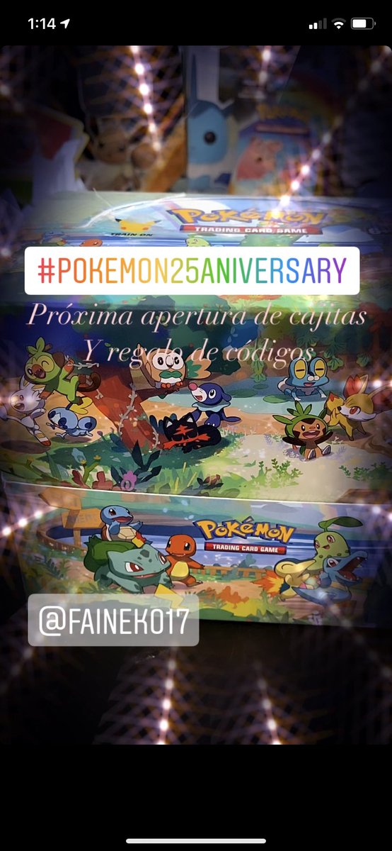 _FaiNeko's tweet photo. Regalando códigos y abriendo cajitas de #Pokemon25thAnniversary en INSTAGRAM, una cada día o cada dos dias, para que estén al pendiente 🥳🥳🥳 estoy como FaiNeko17 #pokemoncartas #codigospokemon https://t.co/JgsRQeNPUP