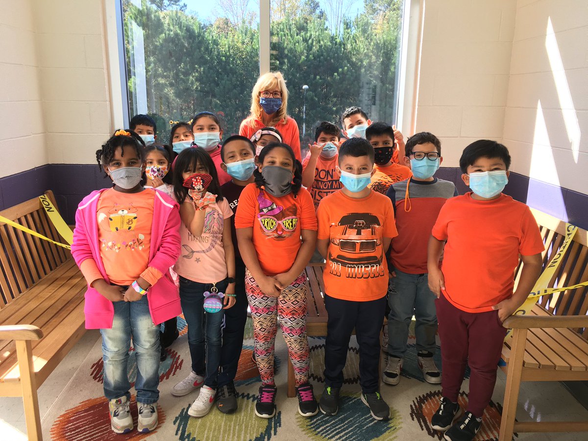 VirginiaCrossEl's tweet image. All of Mrs Bannick’s students are proudly wearing their orange today. #CCSunity