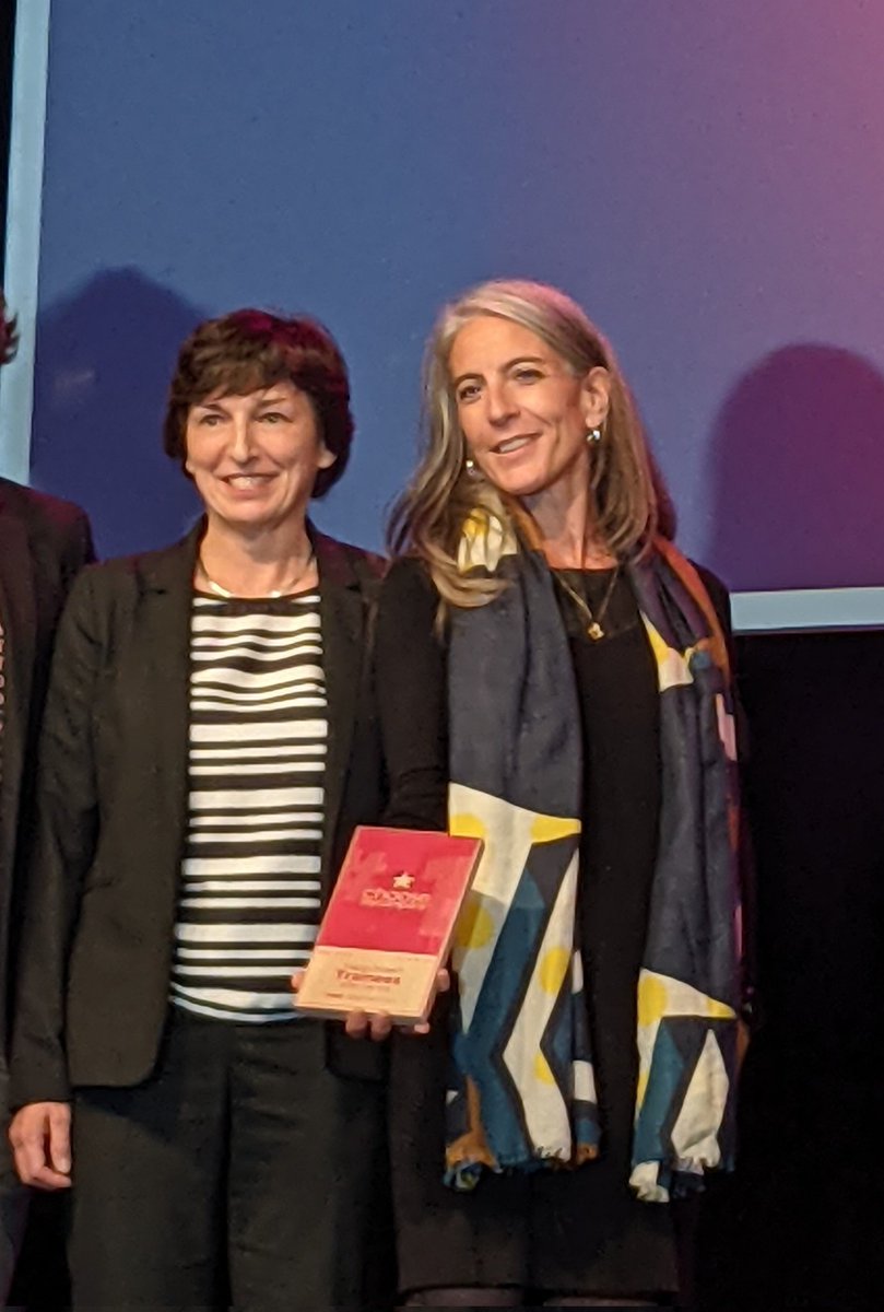 Le <a href="/groupecovea/">Groupe Covéa</a> reçoit ce soir un trophée @ChooseMyCompany pour l’expérience vécue par les alternants dans le groupe et ses marques #MAAF #MMA #GMF : 1ere place parmi les entreprises accueillant + de 100 alternants.
Fiers avec Aline Julé et Florence Barraud de ce beau succès 😀