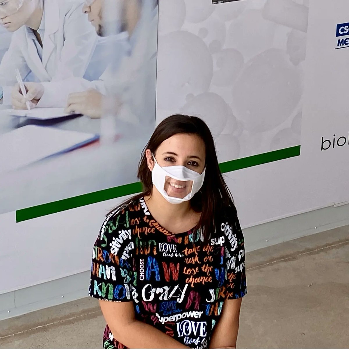 MLechet's tweet photo. Tardaron pero se logró, la primera mascarilla,para lectura labial y de las emociones,con filtro de nanofibras viriciday con eficiencia de filtración a aerosoles superior a un 90%.Se comercializará en breve
 se me ha metido algo en un ojo 😪 @CSIC @iata_csic @bioinicia @proveil https://t.co/B9oLSL6MxF