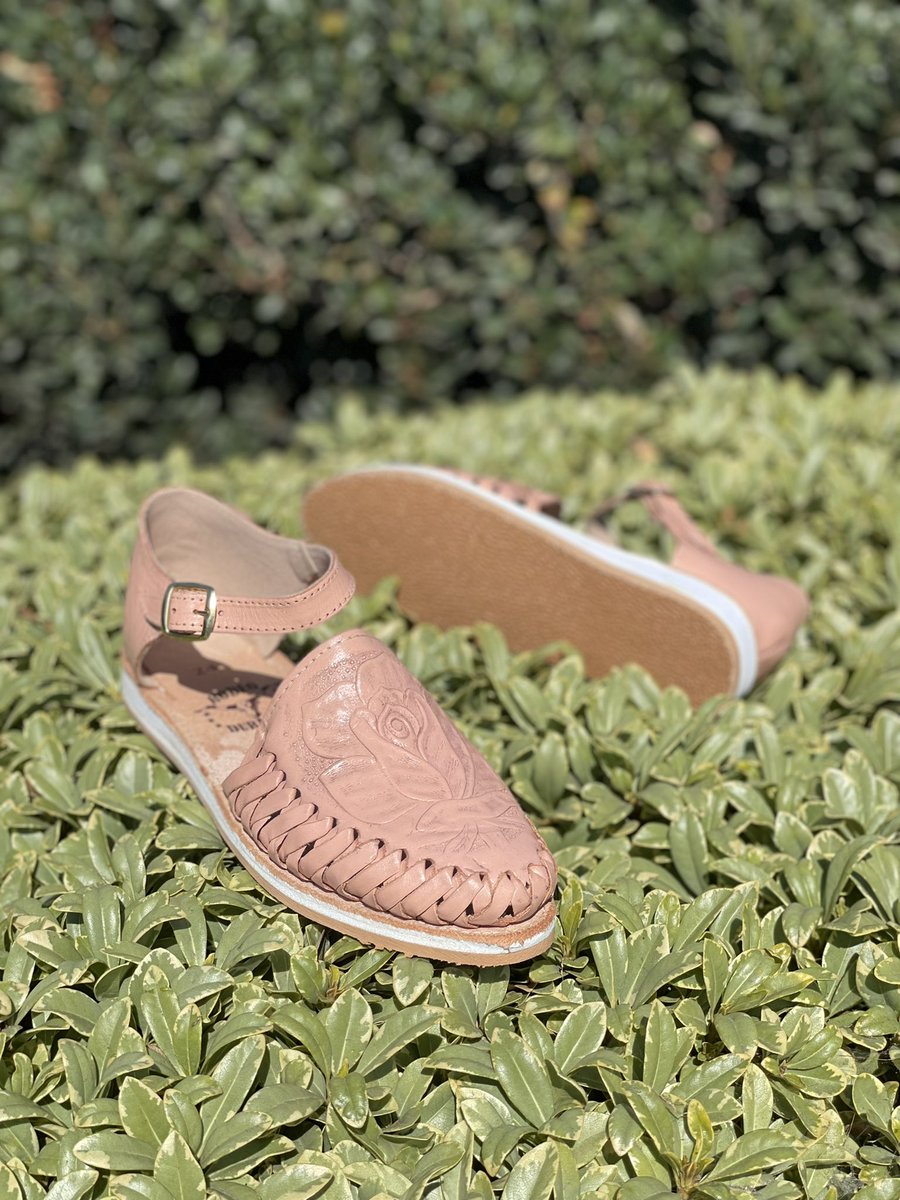 rodeodurango's tweet photo. Paso a paso para asegurar que las cosas se hagan bien 💯
🔎Shop: Huarache de Pulsera - Pink Printed Rose
Available 5-10 USA ✅
shop https://t.co/8URQbG1YyA or link in bio #printedrose #trending #handmade #pasoapaso https://t.co/OfQfxrYST0