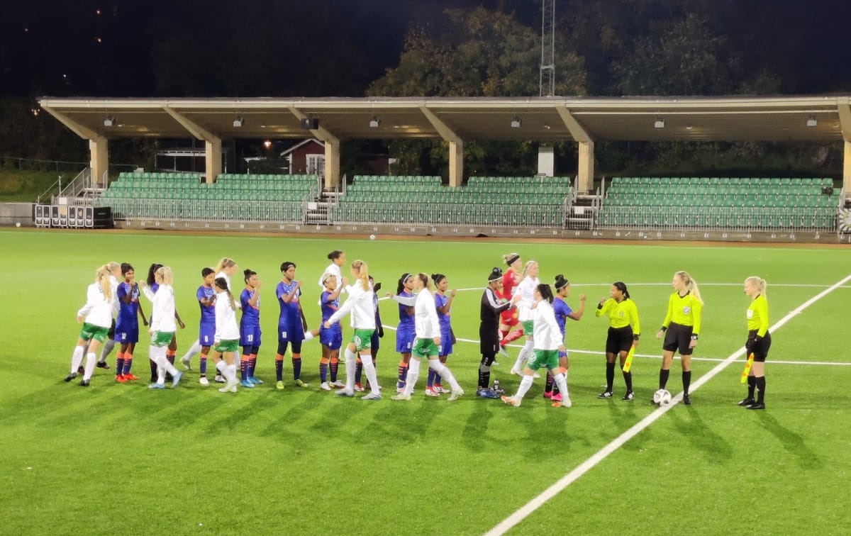 IndianFootball's tweet photo. Full Time! ⌛️
A great effort by the girls today, but Hammarby take the win by the narrowest of margins!
HAM 3-2 IND
#HAMIND ⚔️ #BackTheBlue 💙 #ShePower 👧 #IndianFootball ⚽ https://t.co/vUSXFoRX8g